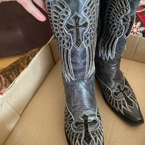 Leather golden guns, cowboy boots women’s size 8. Gently used twice .